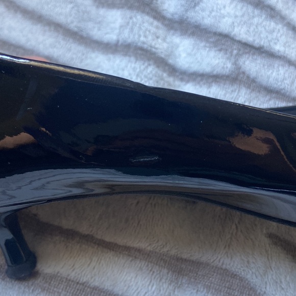 Stuart Weitzman black patent kitten heel - Picture 9 of 9
